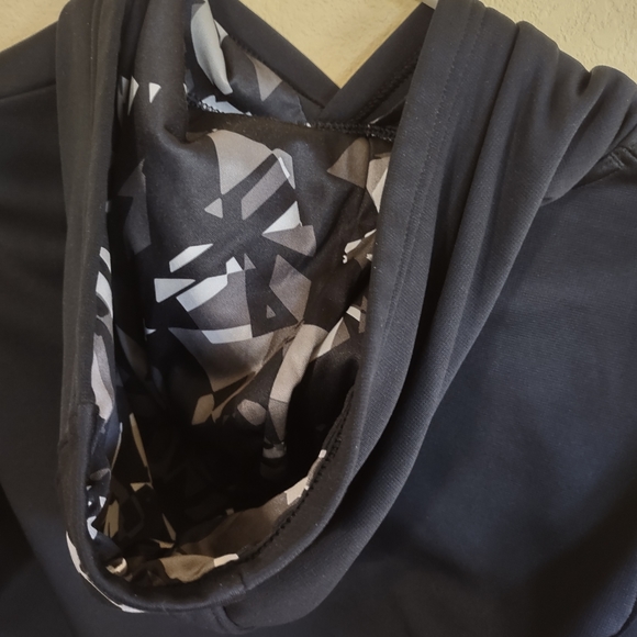 Youth Large Under Armour Hoodie - Picture 5 of 7